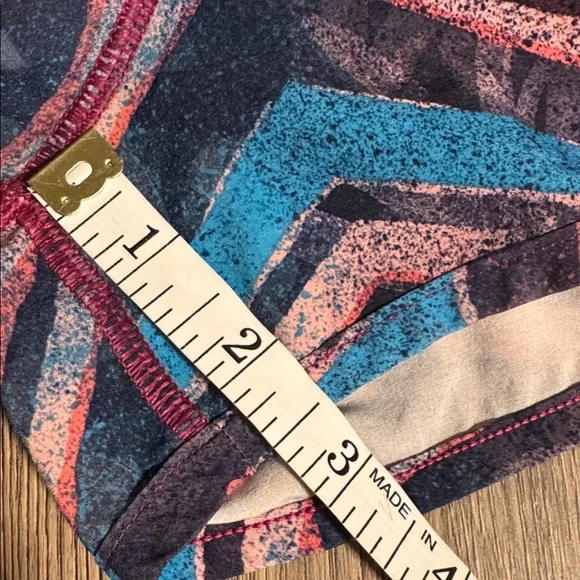 Ivivva by Lululemon Girls Size 12 Running Shorts Colorful Print Zip Pocket - Picture 8 of 12